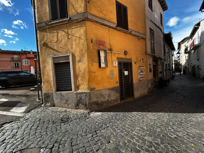 Locale commerciale in vendita a Vasanello