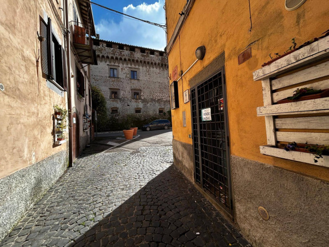 Locale commerciale in vendita a Vasanello