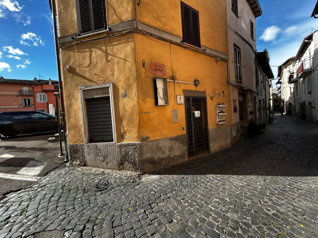Locale commerciale in vendita a Vasanello
