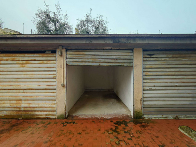 Box o garage in vendita a Amelia