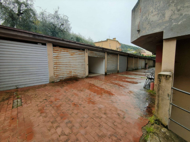 Box o garage in vendita a Amelia