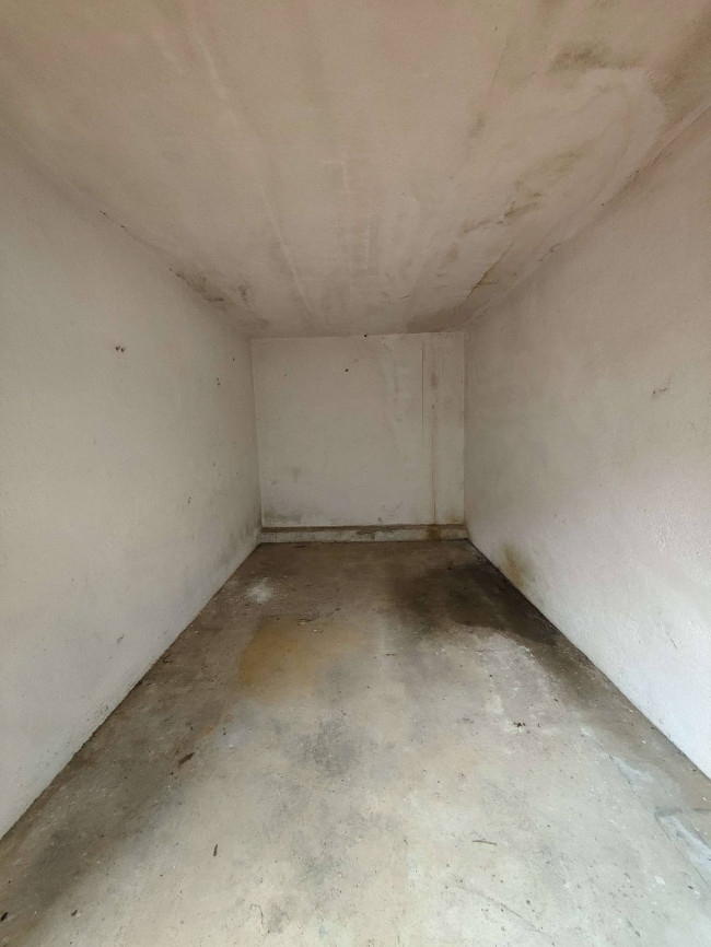 Box o garage in vendita a Amelia