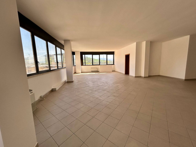 Locale commerciale in vendita a Orte