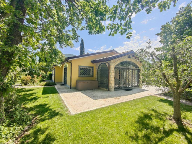 Villa in vendita a Montecchio