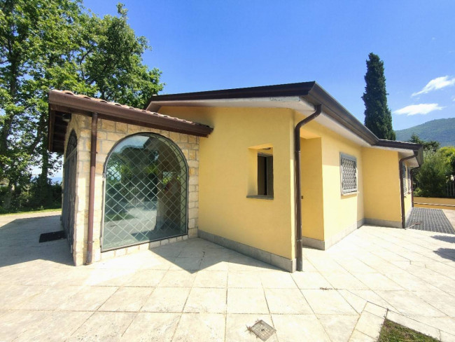 Villa in vendita a Montecchio