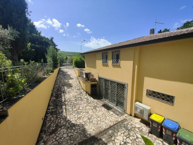 Villa in vendita a Montecchio