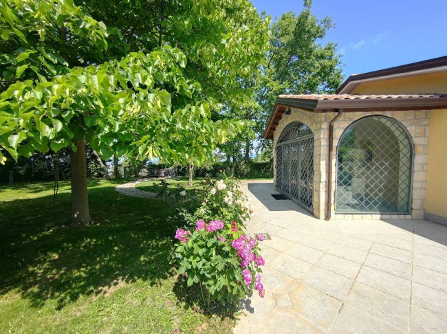 Villa in vendita a Montecchio