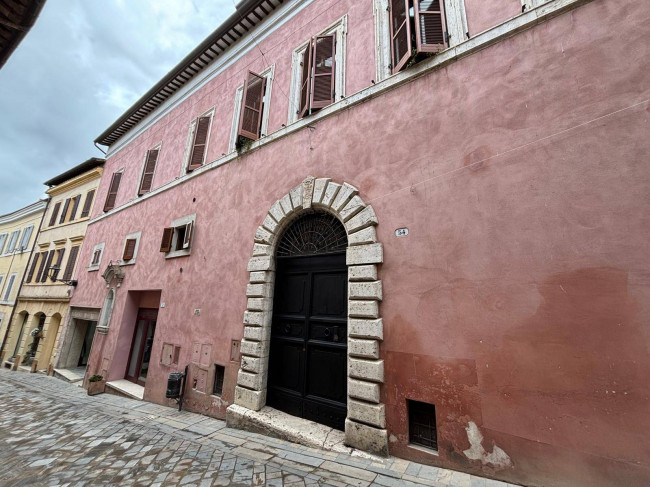Locale commerciale in affitto a Amelia