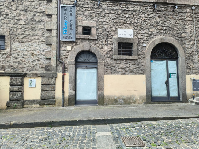 Locale commerciale in affitto a Soriano nel Cimino