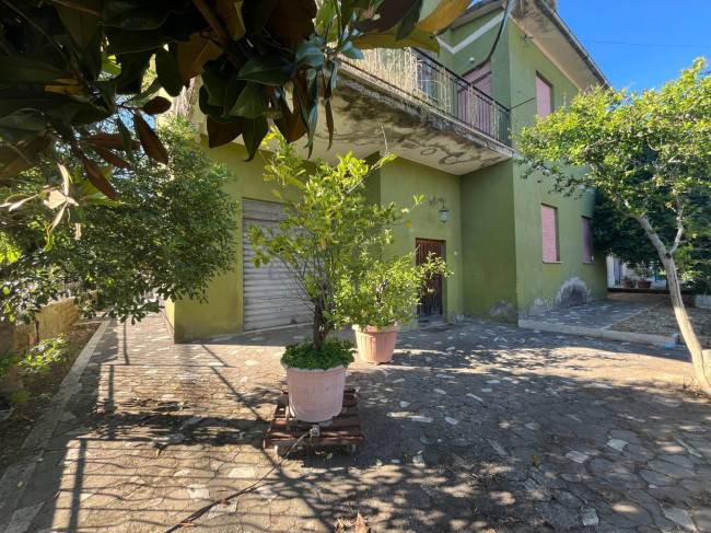 Casa singola in vendita a Bassano in Teverina
