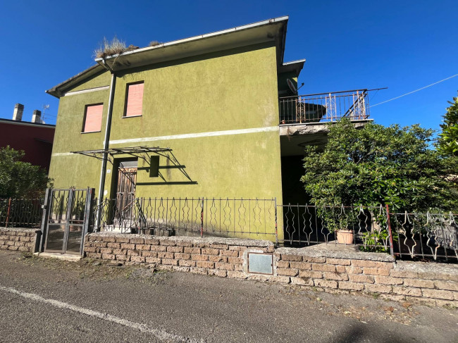 Casa singola in vendita a Bassano in Teverina