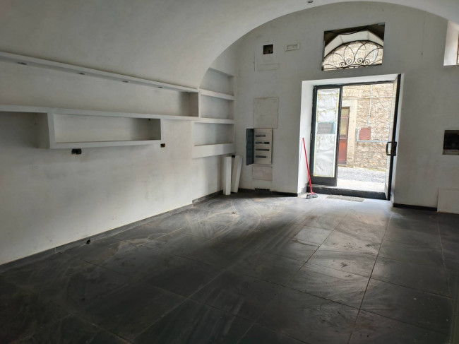 Locale commerciale in affitto a Soriano nel Cimino