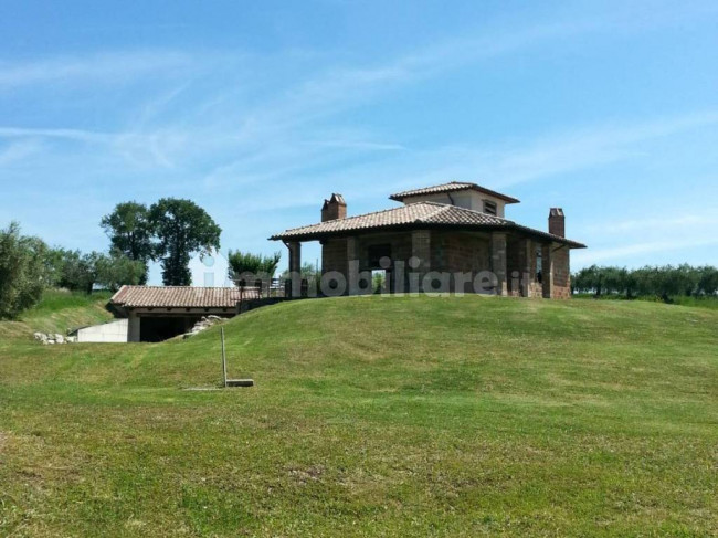 Villa in vendita a Montecastrilli