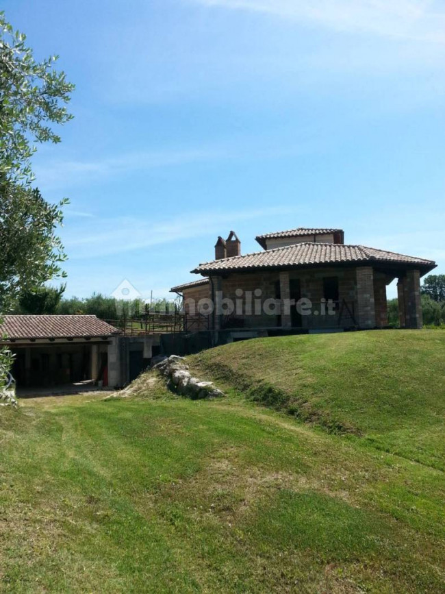 Villa in vendita a Montecastrilli