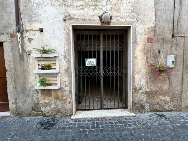 Locale commerciale in vendita a Vasanello