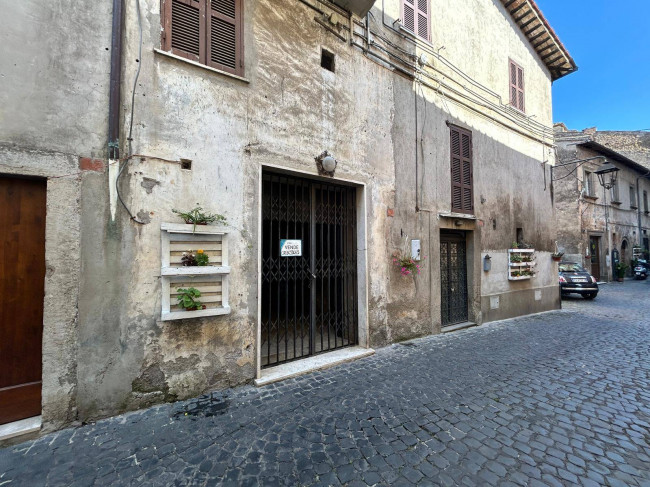 Locale commerciale in vendita a Vasanello