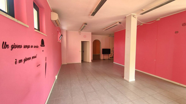 Locale commerciale in vendita a Amelia