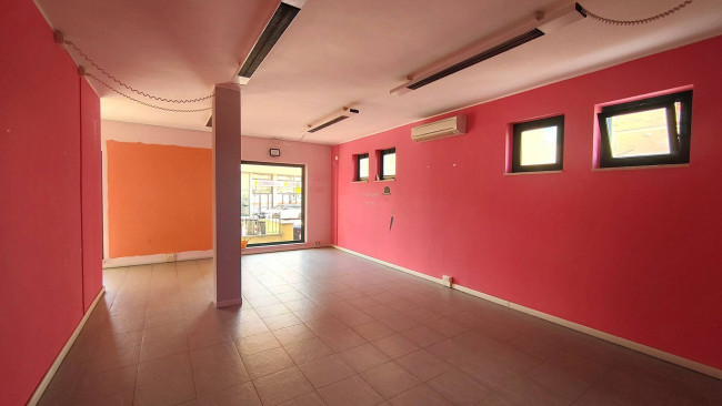 Locale commerciale in vendita a Amelia