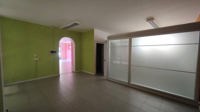 Locale commerciale in vendita a Amelia