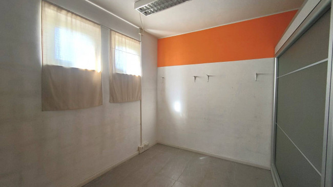 Locale commerciale in vendita a Amelia