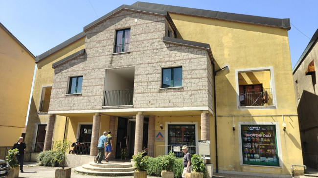 Locale commerciale in vendita a Amelia