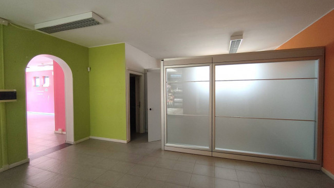 Locale commerciale in vendita a Amelia