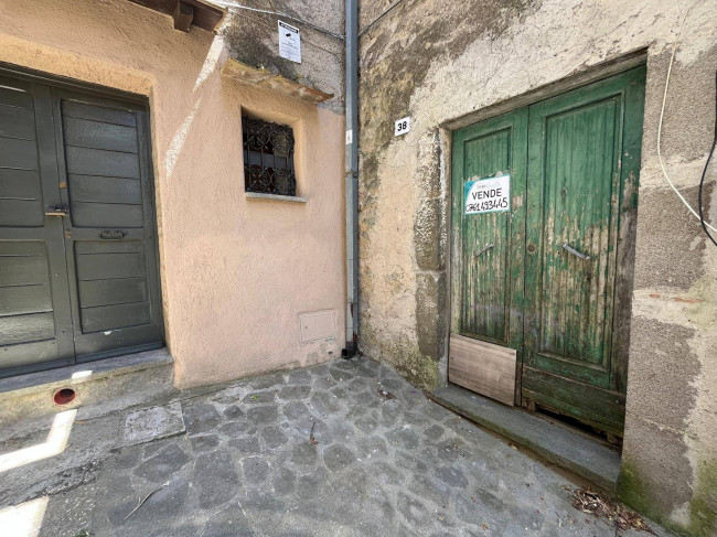 Deposito in vendita a Bassano in Teverina