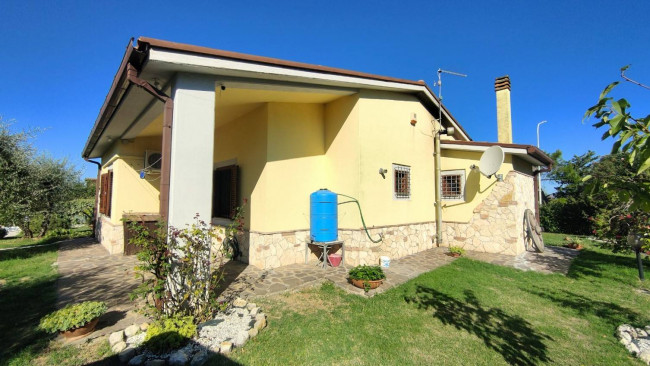 Villa in vendita a Montecchio