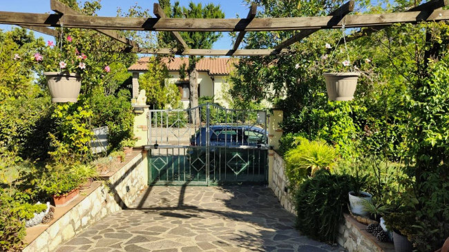 Villa in vendita a Montecchio