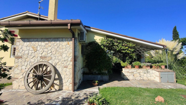 Villa in vendita a Montecchio