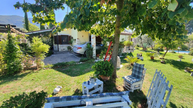 Villa in vendita a Montecchio