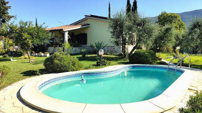 Villa in vendita a Montecchio
