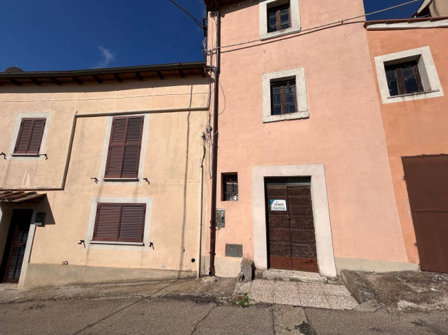 Casa singola in vendita a Bassano in Teverina