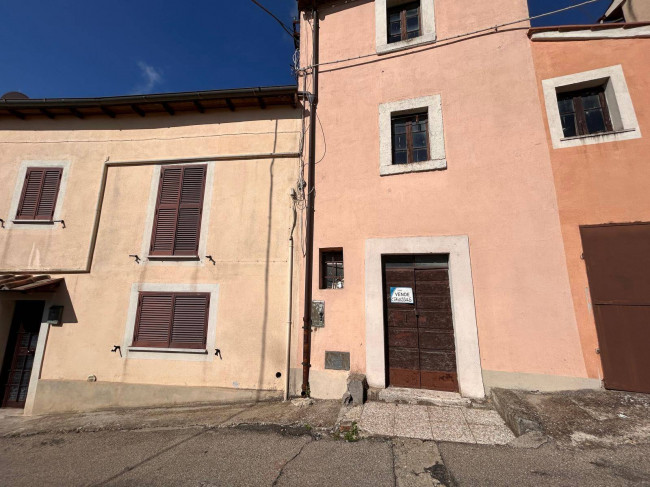 Casa singola in vendita a Bassano in Teverina