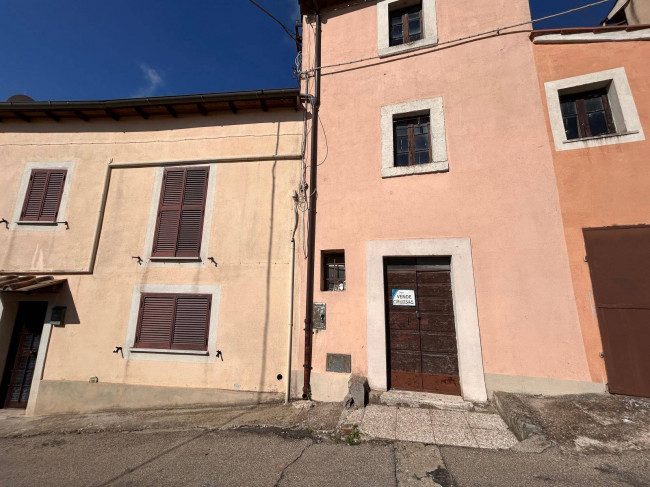 Casa singola in vendita a Bassano in Teverina