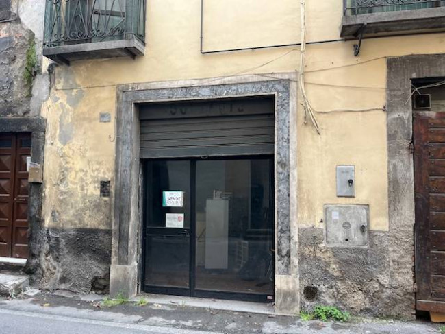 Locale commerciale in vendita a Viterbo