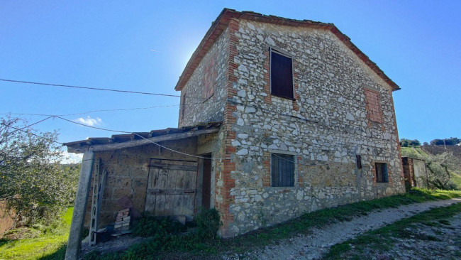 Casale in vendita a Avigliano Umbro
