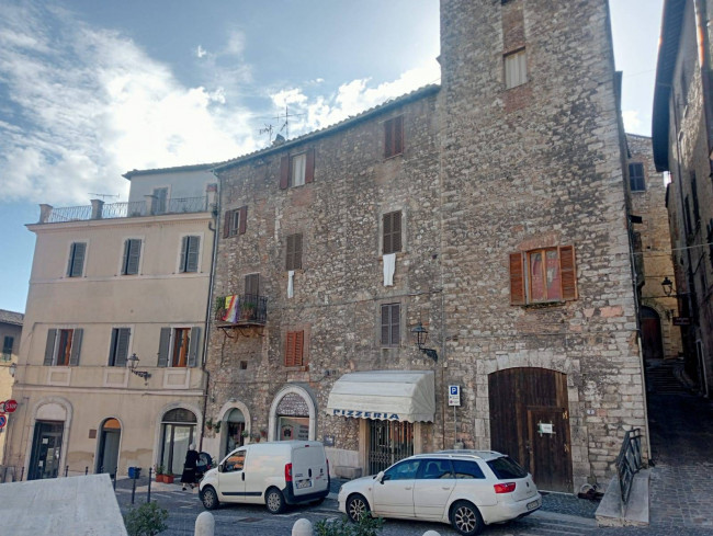 Locale commerciale in vendita a Narni
