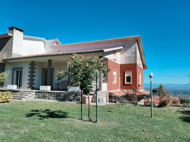Villa in vendita a Soriano nel Cimino