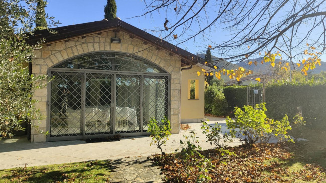 Villa in vendita a Montecchio
