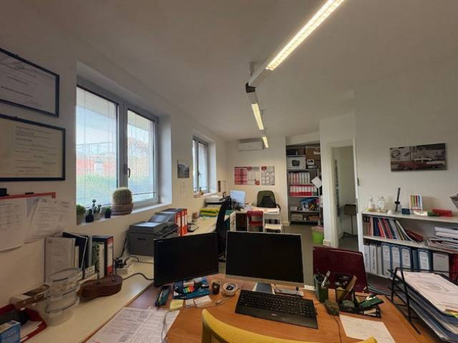 Locale commerciale in vendita a Narni