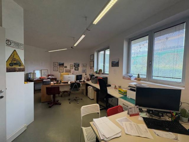 Locale commerciale in vendita a Narni