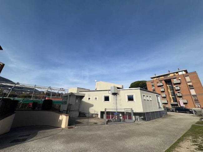 Locale commerciale in vendita a Narni