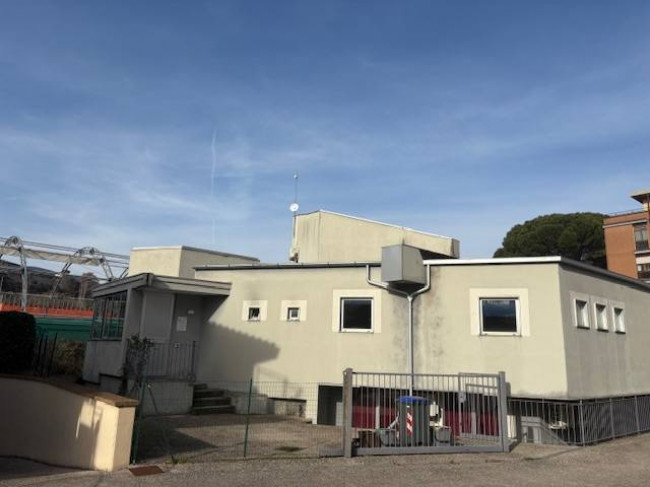 Locale commerciale in vendita a Narni