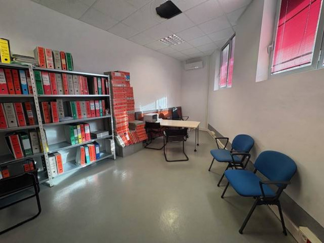 Locale commerciale in vendita a Narni