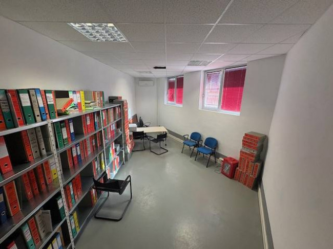 Locale commerciale in vendita a Narni