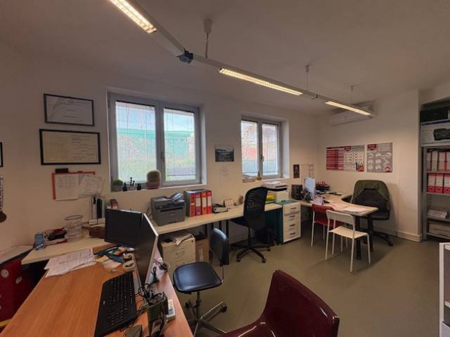 Locale commerciale in vendita a Narni