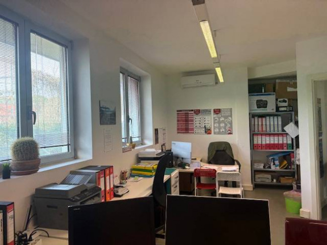 Locale commerciale in vendita a Narni