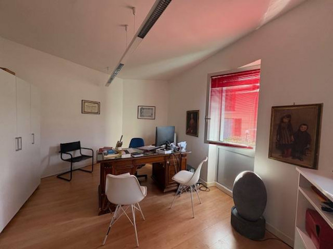 Locale commerciale in vendita a Narni