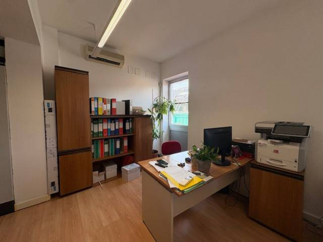 Locale commerciale in vendita a Narni